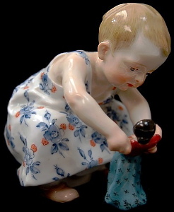 Meissen Hentschel figure W117 - Child with a doll