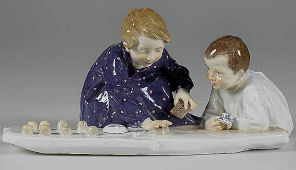 Model W165 - Meissen Hentschel - Two children playing with sand forms
