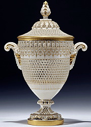 Royal Worcester reticulated vase and cover by George Owen. Shape 2402